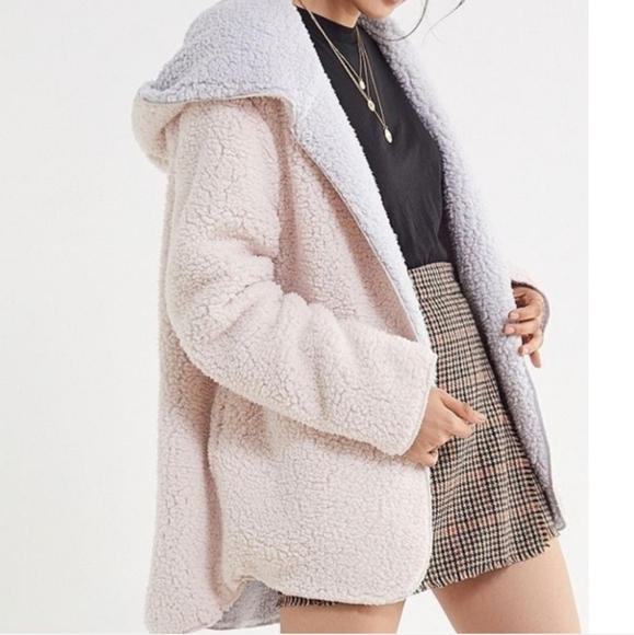 Urban Outfitters Tops - Urban outfitters Carmella thick and warm Reversible oversized Sherpa jacket